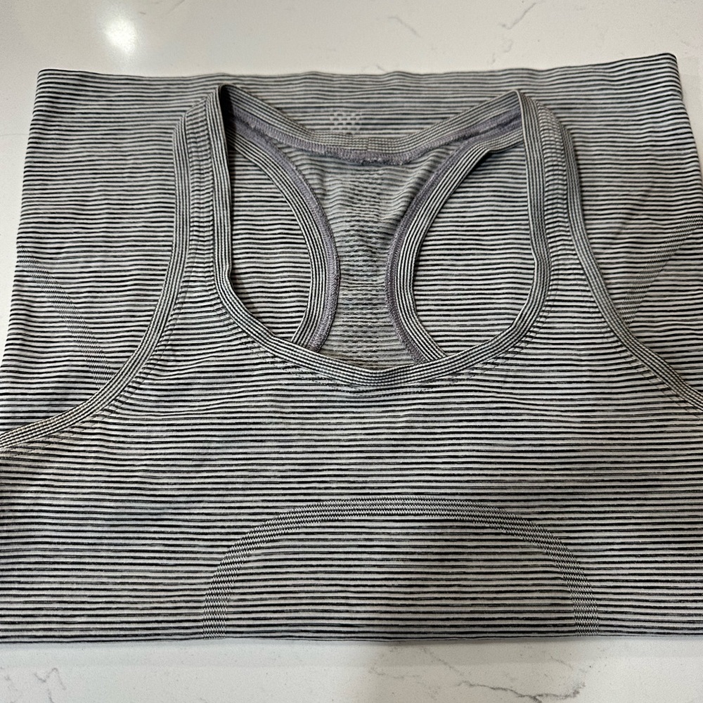 Lululemon Swiftly tank - size 6 - like new